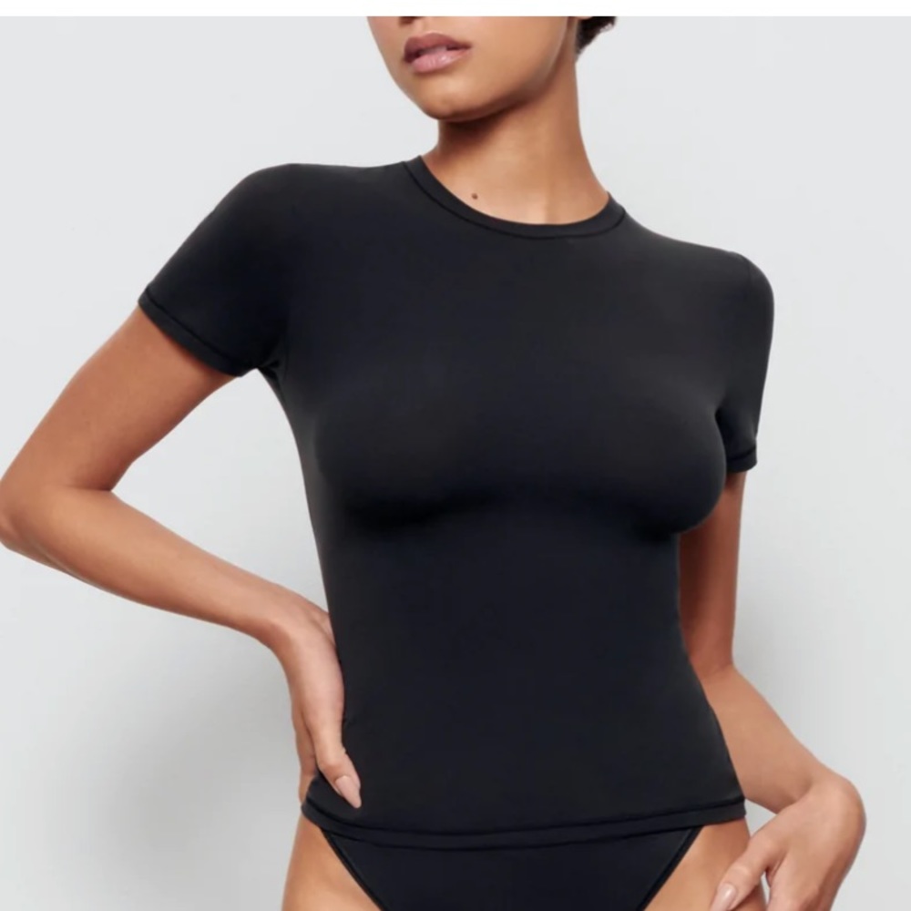 FITS EVERYBODY T-SHIRT | ONYX